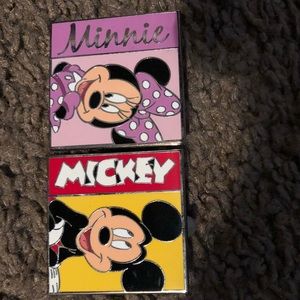 Set of 8 Disney pins